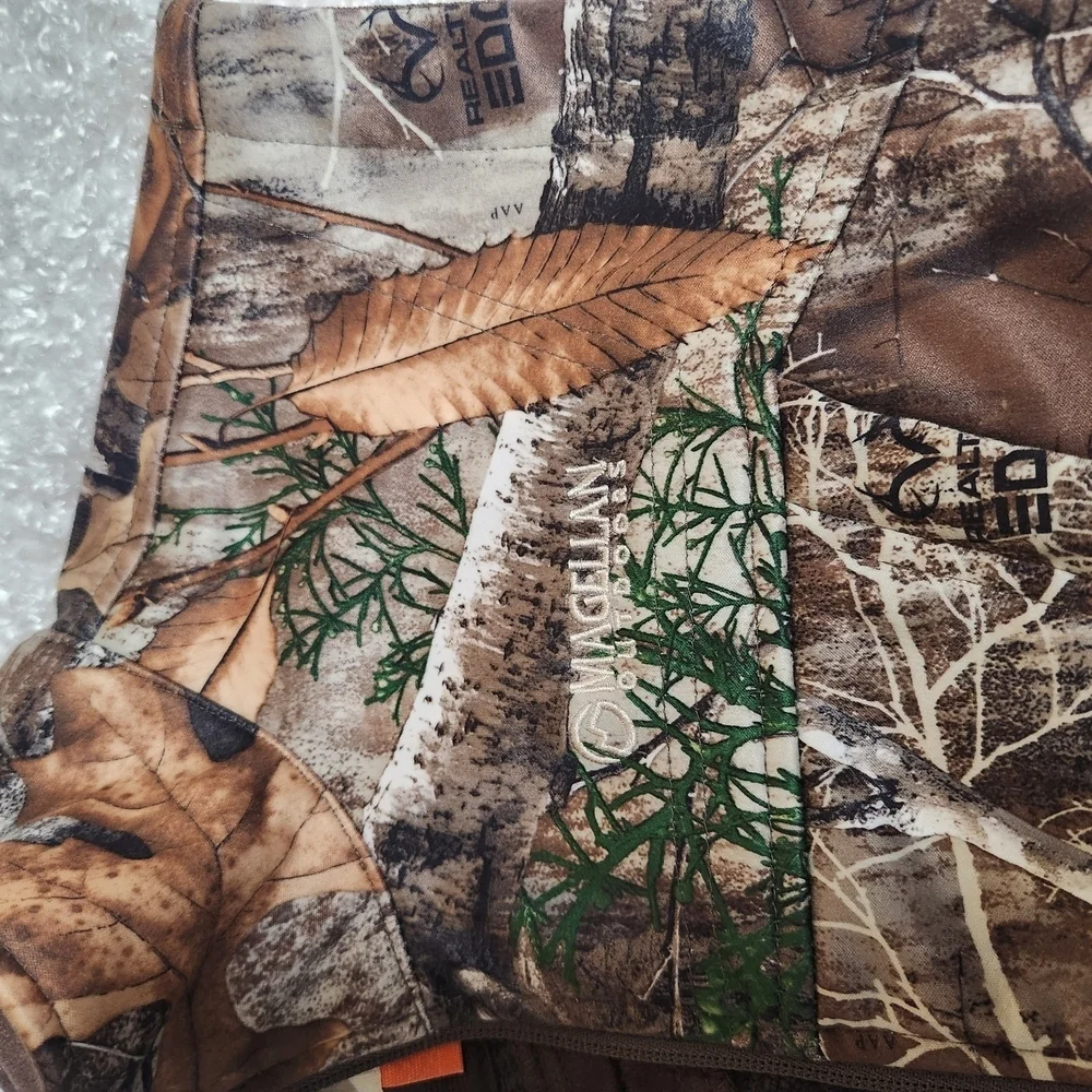 Magellan Outdoors Brown and Green Camouflage Vest
